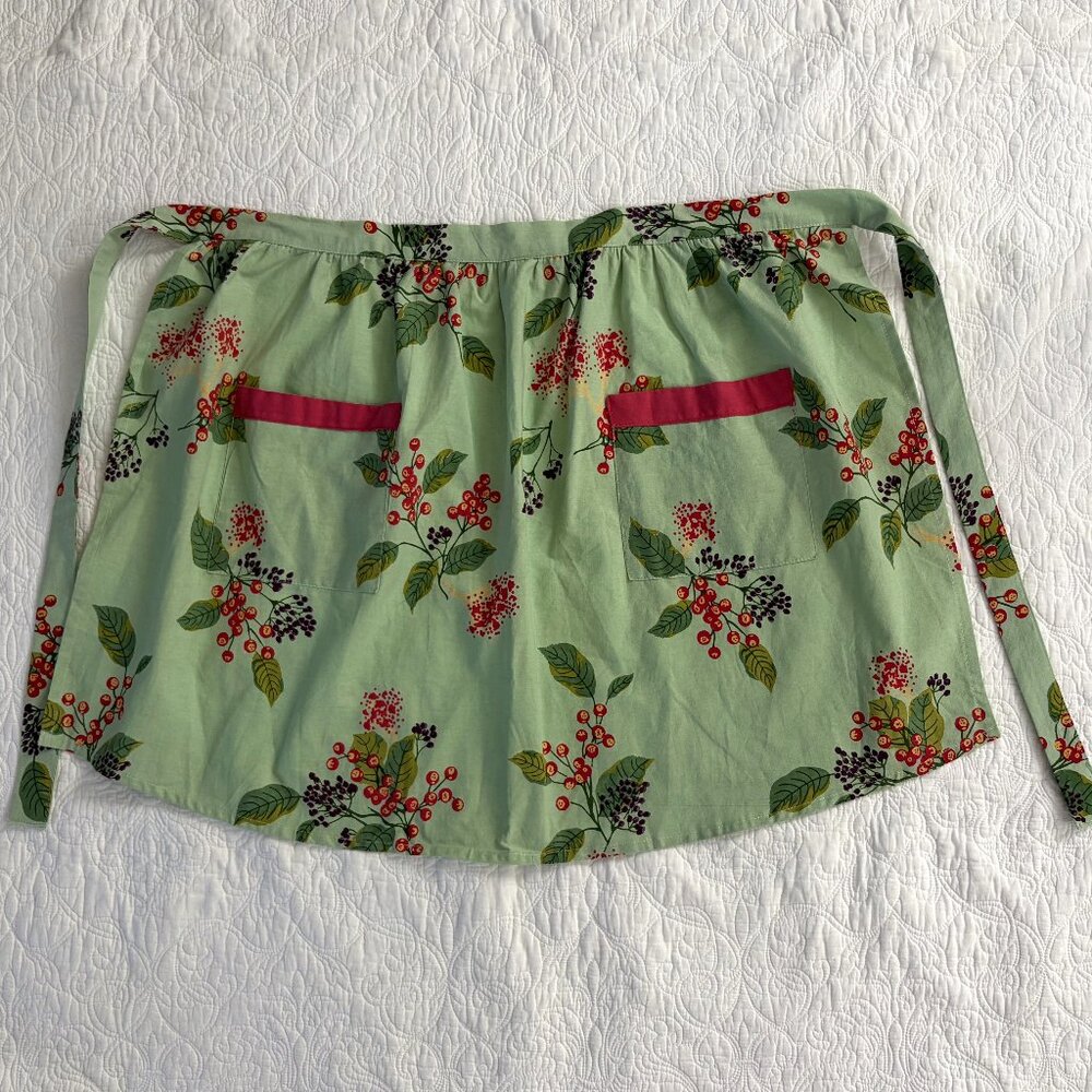 Cotton apron with botanical print and